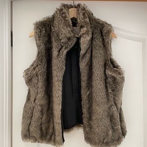 Faux fur vest - Banana Repulic size small